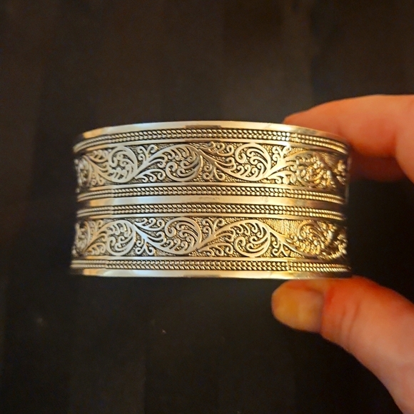 Stunning Scroll Silver Clasp Bracelet - Picture 6 of 6